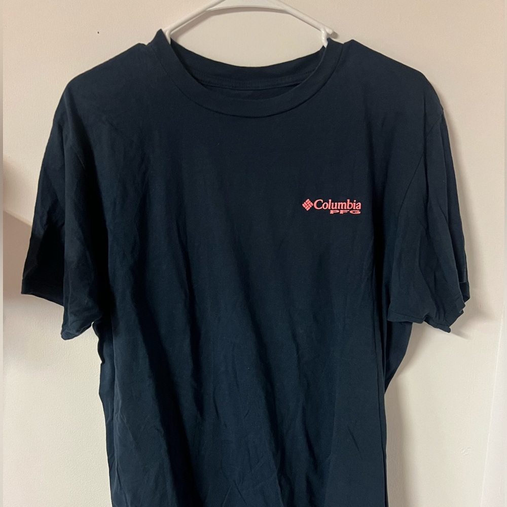 Columbia Sportswear Men's Navy T-shirt